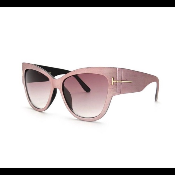 Oversized Sunglasses - Picture 6 of 8